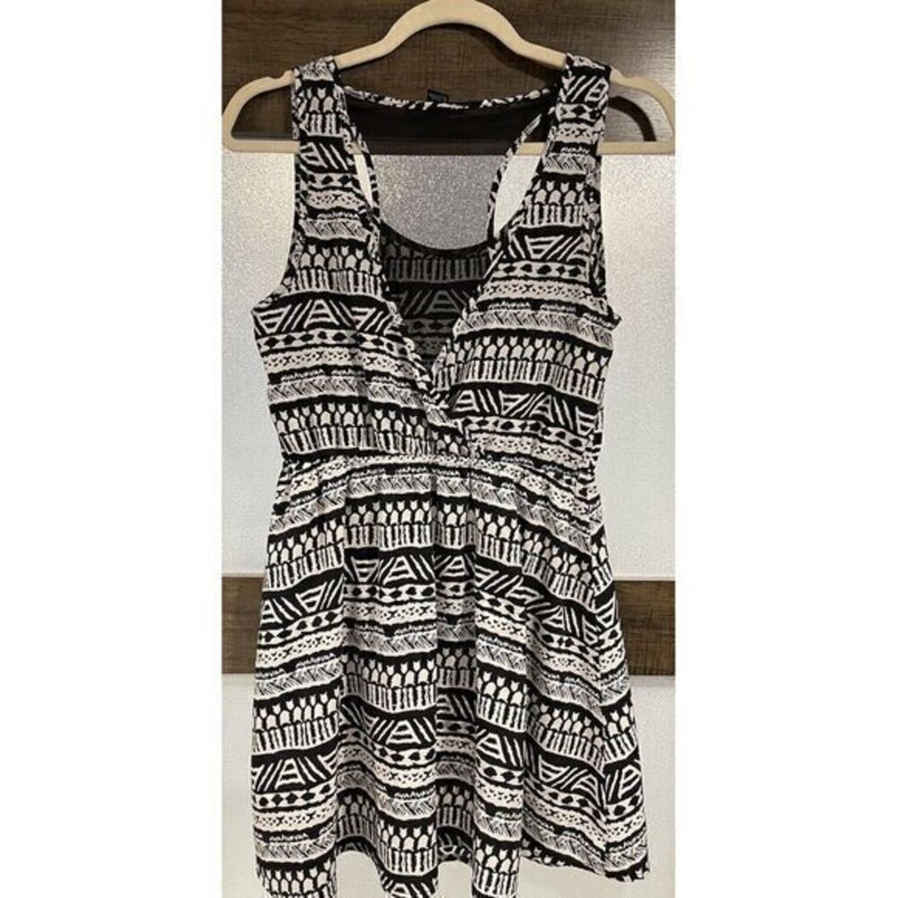 Forever 21 Womens Large Black White Sleeveless Dress Tribal Print
